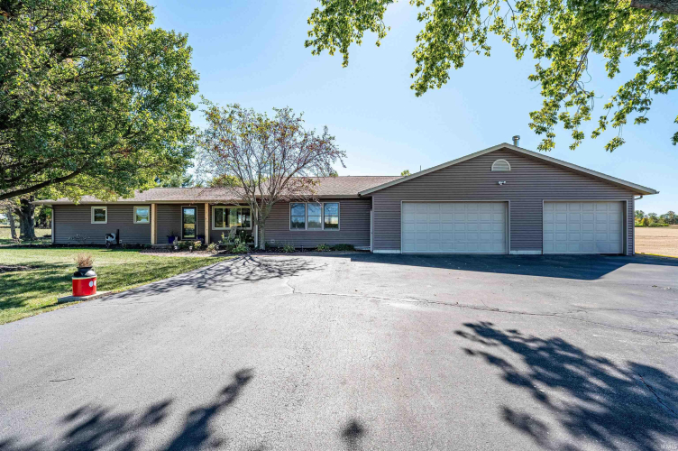 2237 W DIVISION Road Huntington, IN 46750 | MLS 202439023