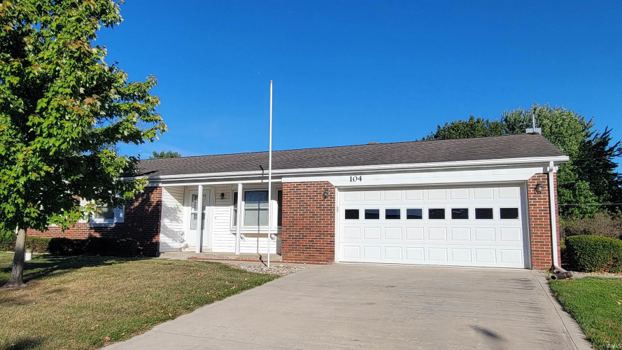 104 N Cheyenne Drive Warsaw, IN 46582 | MLS 202439129