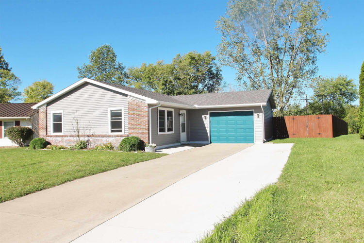 1404  Town Street Kendallville, IN 46755 | MLS 202439226