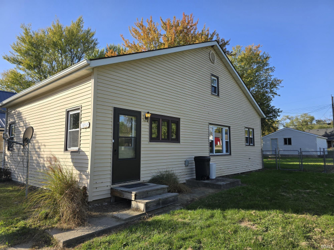 1012 W Franklin Street Hartford City, IN 47348-1928 | MLS 202439324