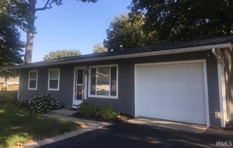 1804  Robin Drive Warsaw, IN 46580 | MLS 202439447