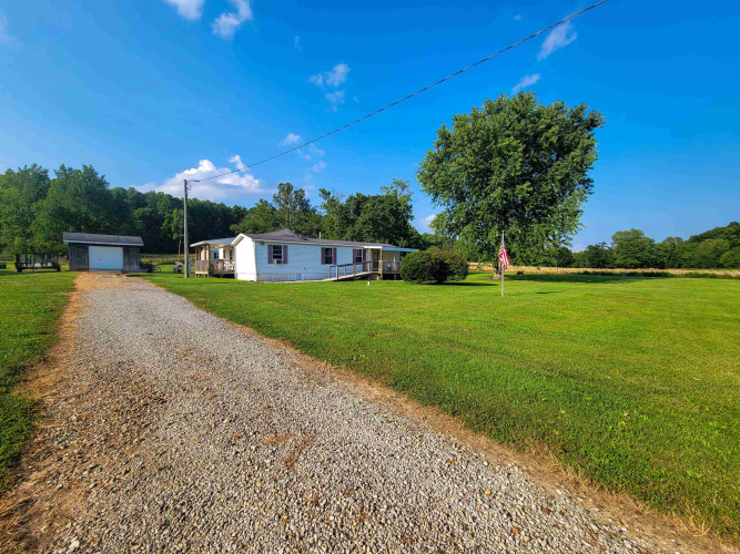 2895 E Calvertsville Road Bloomfield, IN 47424 | MLS 202439453