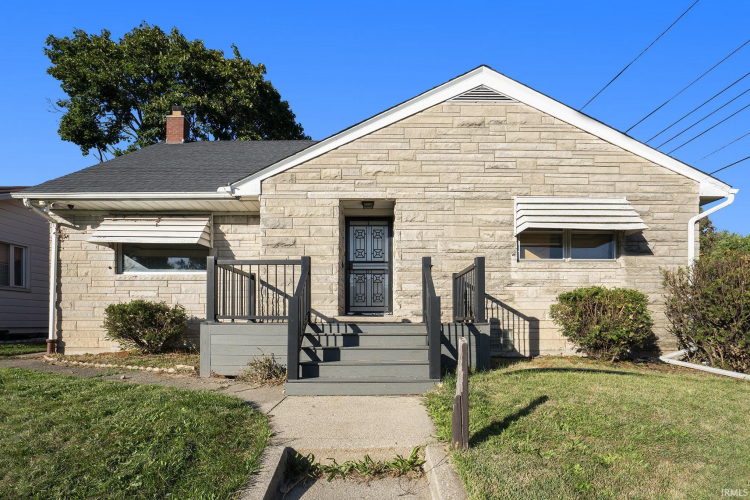 2703  Bonds Avenue South Bend, IN 46628-1903 | MLS 202439684