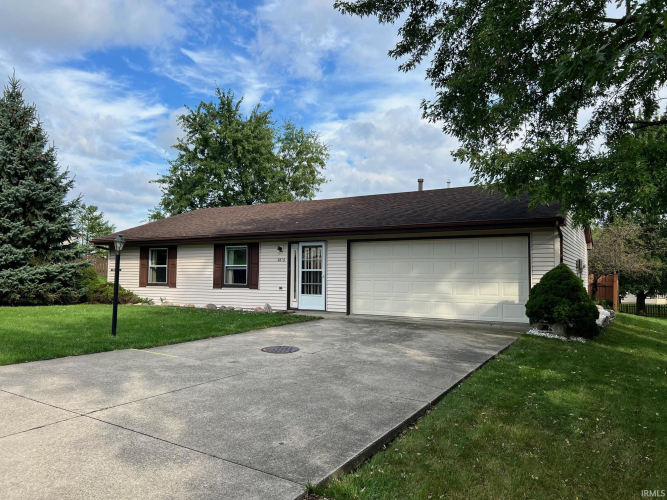 8816  Newberry Drive Fort Wayne, IN 46825 | MLS 202439952