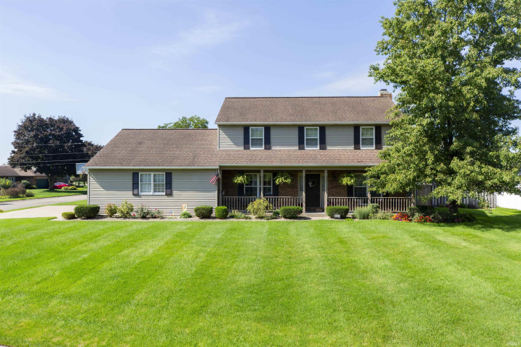 11485  Wokingham Drive Mishawaka, IN 46545-7928 | MLS 202440095