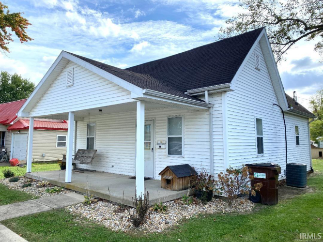 79  E St. SW Street Linton, IN 47441 | MLS 202440102