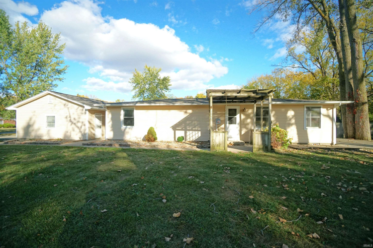 2551 E Sandy Drive Warsaw, IN 46580-7171 | MLS 202440256