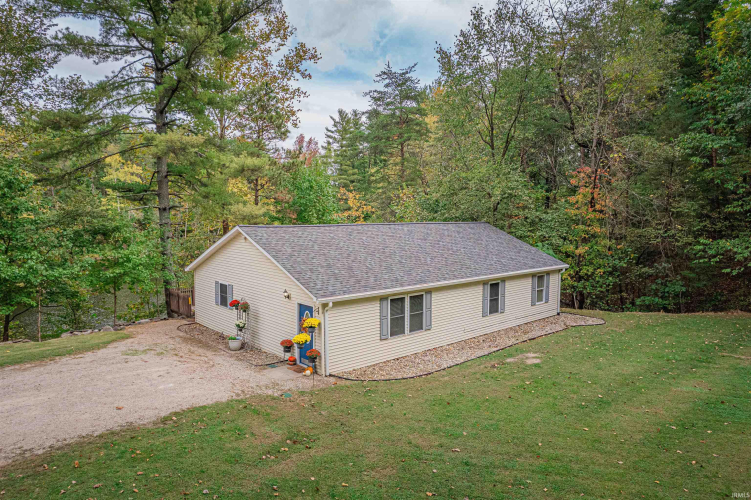 6811  Ashby Road Boonville, IN 47601 | MLS 202440291