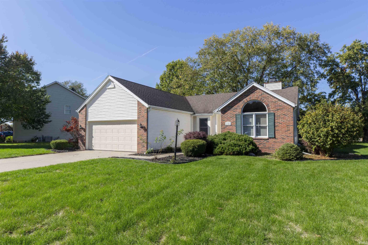 1381  Stone Trail South Bend, IN 46614-6434 | MLS 202440577