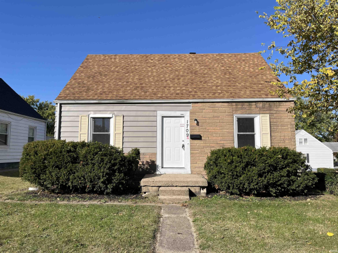 1709  Elwood Avenue South Bend, IN 46628 | MLS 202440852