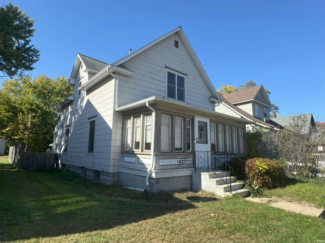 1025  Princeton Street Elkhart, IN 46516-3816 | MLS 202440955