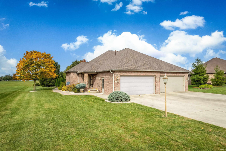 19  Stonebridge Drive Winchester, IN 47394 | MLS 202441442