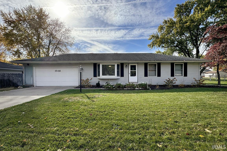 1508 W Lincoln Avenue Goshen, IN 46526-2137 | MLS 202441808