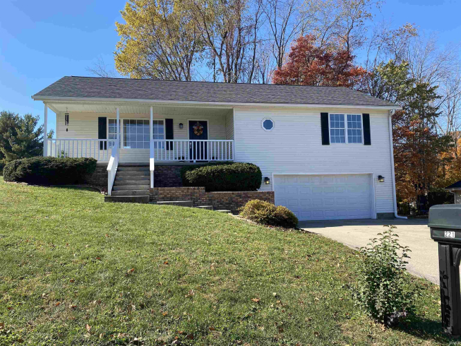 221 N Beechwood Drive Ellettsville, IN 47429 | MLS 202441810