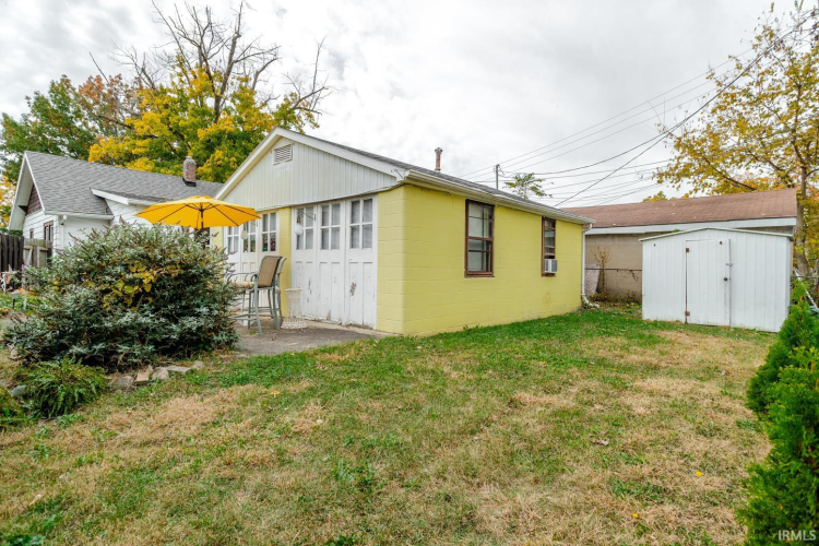 Listing Image 4