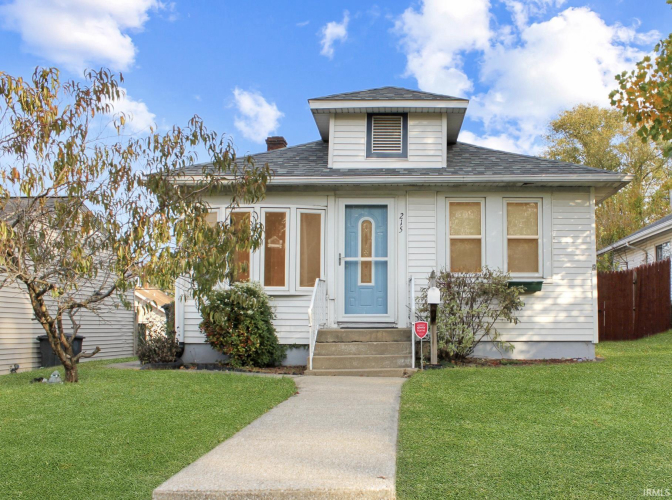 215 E Oakside Street South Bend, IN 46614 | MLS 202442079