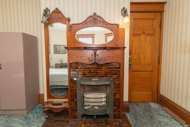 Listing Image 8