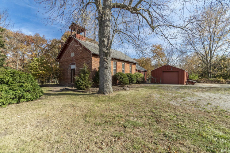 8126  Coldwater Road Fort Wayne, IN 46825-3416 | MLS 202442488