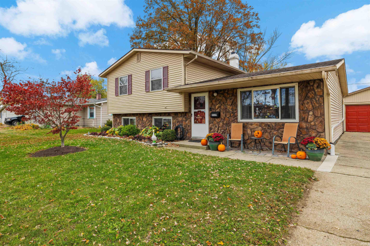 2115  Maplewood Road Fort Wayne, IN 46819 | MLS 202442506