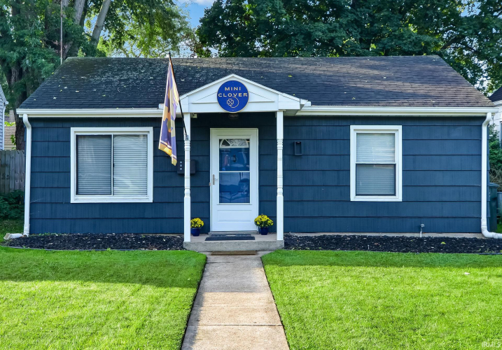 426 W Angela Boulevard South Bend, IN 46617 | MLS 202442554