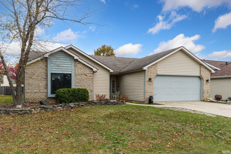 816  Woodland Springs Place Fort Wayne, IN 46825-6479 | MLS 202442920