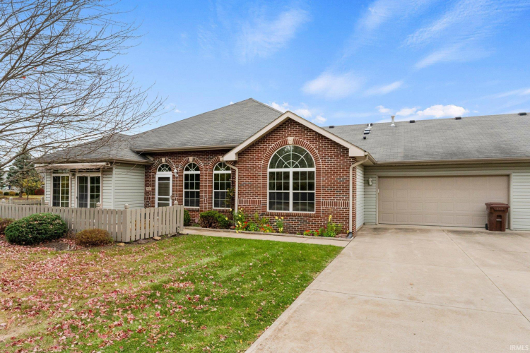 7002  Southlake Knoll Drive Fort Wayne, IN 46815 | MLS 202442974