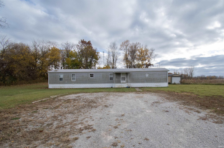 409 W County Line Road Wolcottville, IN 46795 | MLS 202443040