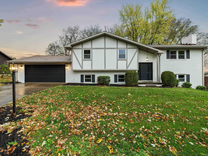 1825  Glen Eagles Drive Mount Vernon, IN 47620 | MLS 202443264