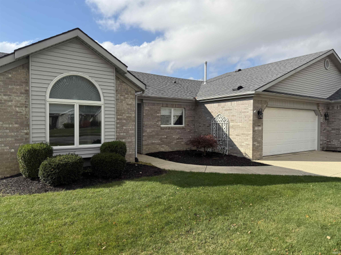 31  Clubview Drive Hartford City, IN 47348 | MLS 202443269