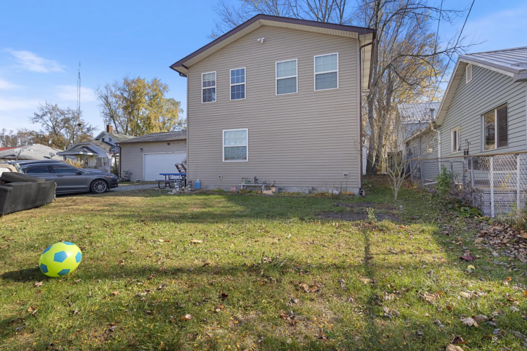 814  North Edgewater Drive Silver Lake, IN 46982 | MLS 202443503