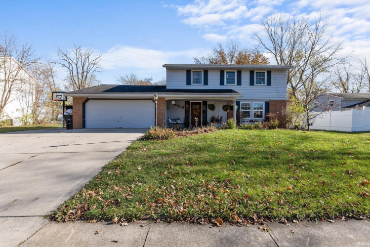 4026  Oakhurst Drive Fort Wayne, IN 46815-5267 | MLS 202443582