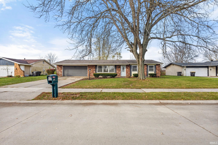 6912  Selkirk Drive Fort Wayne, IN 46816 | MLS 202443633