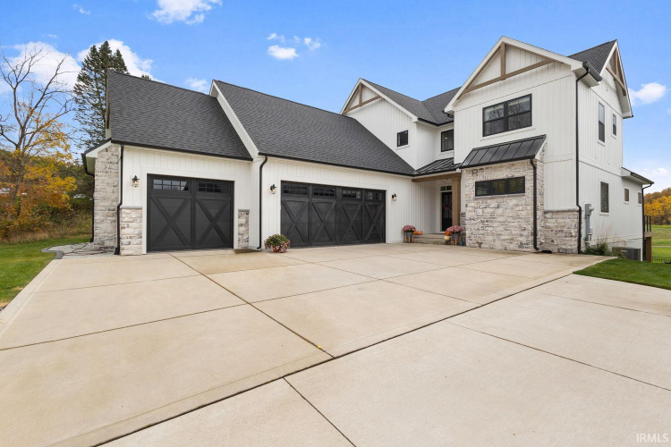 3398  Blarney Drive South Bend, IN 46628 | MLS 202443701