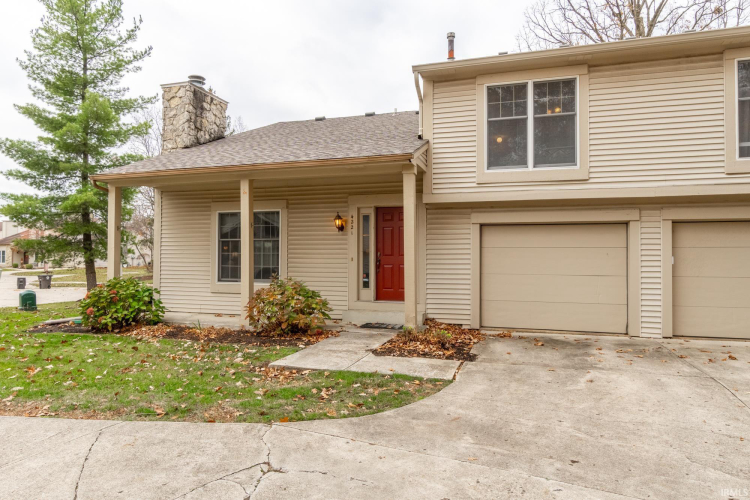 4221  Crofton Court Fort Wayne, IN 46835-2284 | MLS 202443801