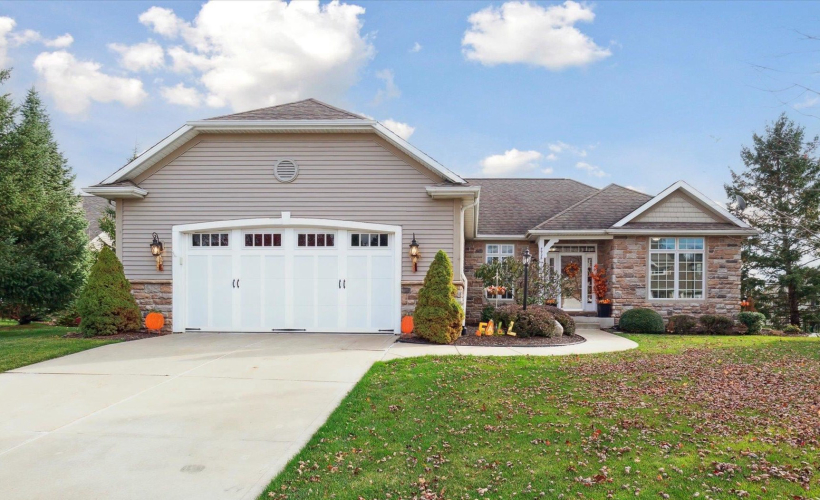 4926  Bow Line Court South Bend, IN 46628 | MLS 202443841