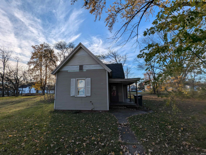 221  Obrien Street South Bend, IN 46628-2017 | MLS 202443843