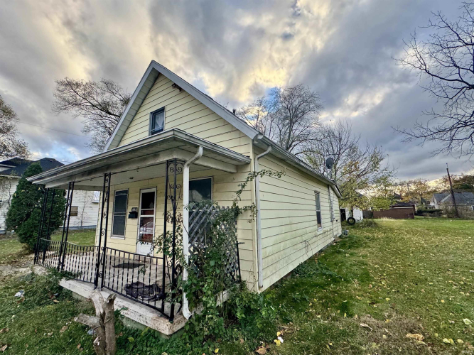 409 N walnut Street South Bend, IN 46628 | MLS 202443895