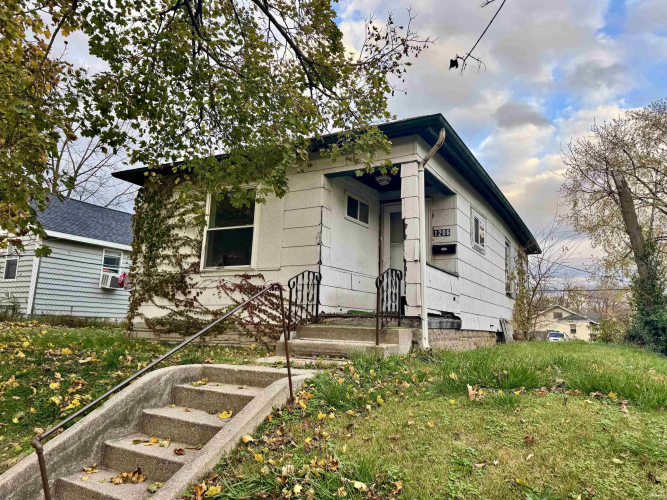 1206  fremont Street South Bend, IN 46628 | MLS 202443899