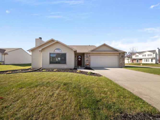 10605  Kentfield Place Fort Wayne, IN 46818-8726 | MLS 202443947