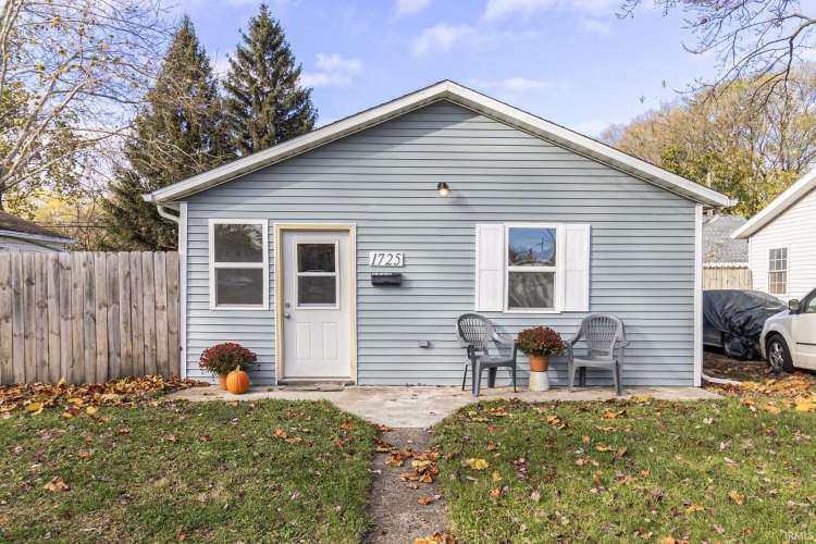 1725 S Brookfield Street South Bend, IN 46613-1203 | MLS 202443948