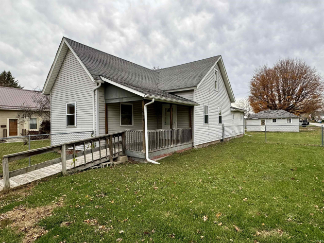 323 E First Street Fairmount, IN 46928 | MLS 202444073