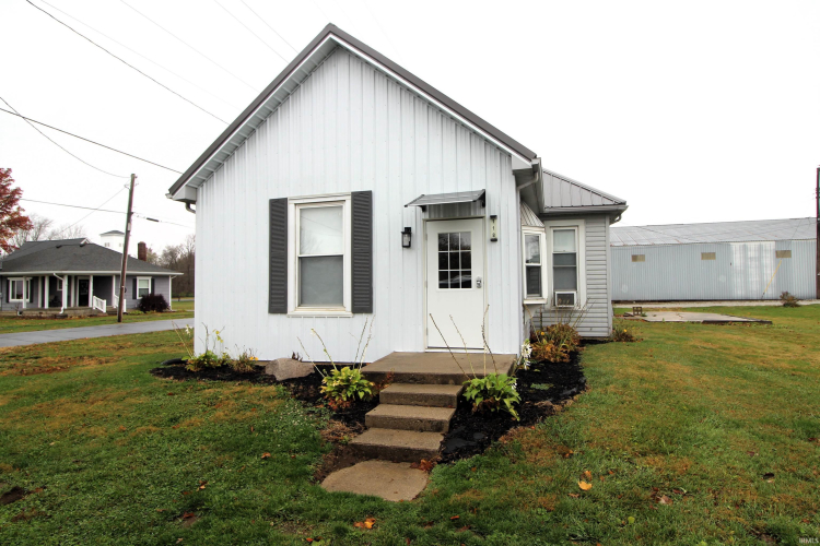 118  W 9th Street Burlington, IN 46915 | MLS 202444184