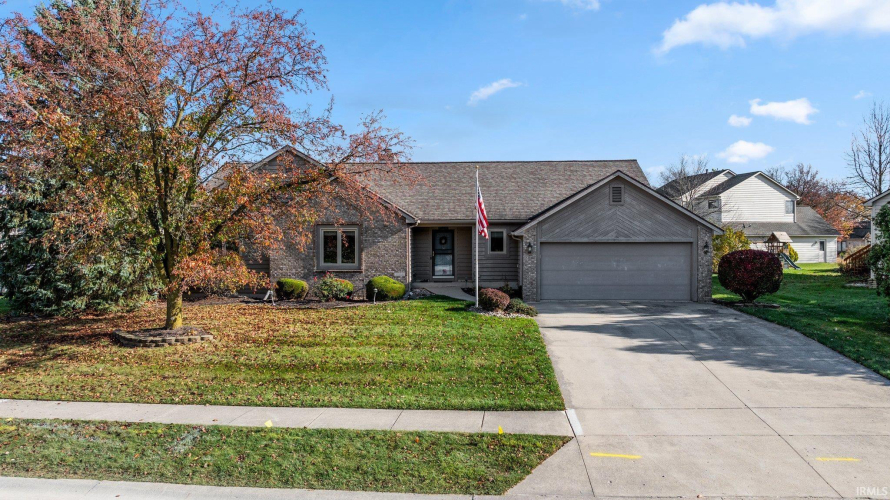 10234  Calverton Pass Fort Wayne, IN 46825-1532 | MLS 202444217