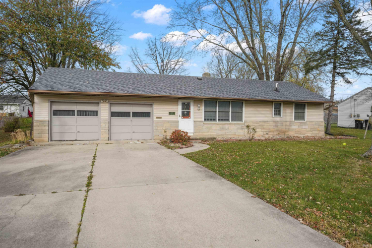 3317 E Maple Grove Avenue Fort Wayne, IN 46806 | MLS 202444404