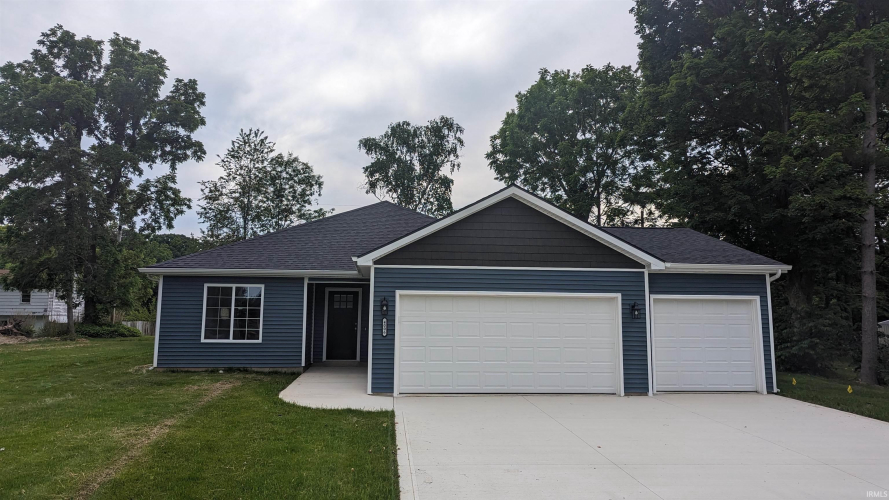 4006  Woodhill Drive Fort Wayne, IN 46804 | MLS 202444423