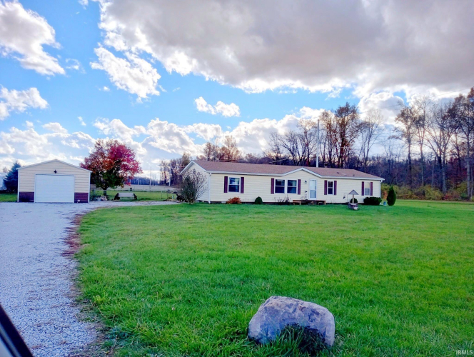 8987 W County Road 600  Colfax, IN 46035-9445 | MLS 202444526