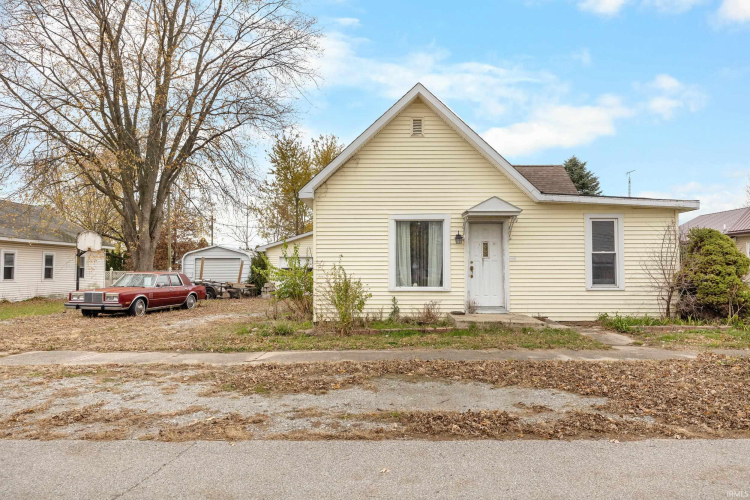 206 W Main Street Chalmers, IN 47929 | MLS 202444612