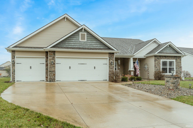 7233  Dry Creek Court Fort Wayne, IN 46835 | MLS 202444717