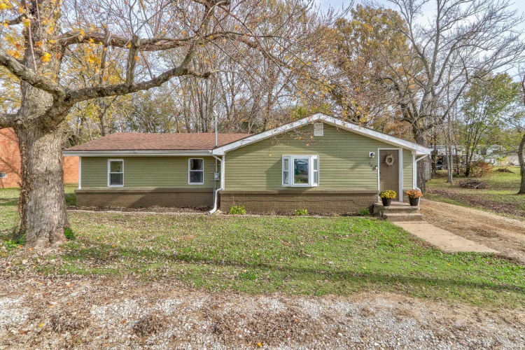 103 N Flint Street Boonville, IN 47601-1800 | MLS 202444743