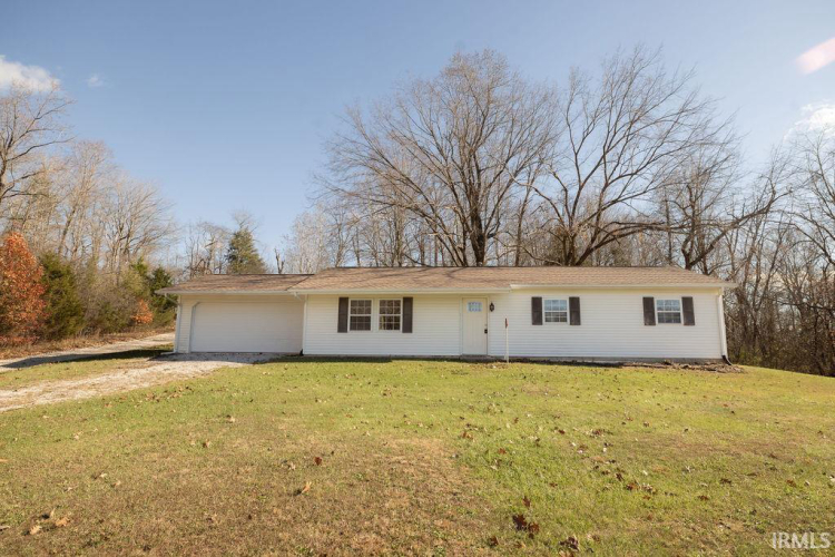 1012 W acres Drive Spencer, IN 47460 | MLS 202444877